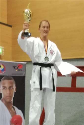 Siegbert Klapper bei der Siegerehrung.