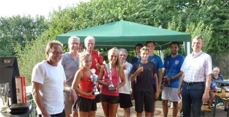 Sieger TV Waldesch: Albert Kröber (2. v.r.), Ralf Dötsch (ganz rechts).  privat
