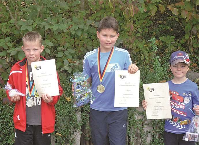 Sieger U9-10: 1. Sieger Jan Neumann (Mitte), 2. Sieger Fabian Lindemann (links), 3. Sieger Yannick Hertel.