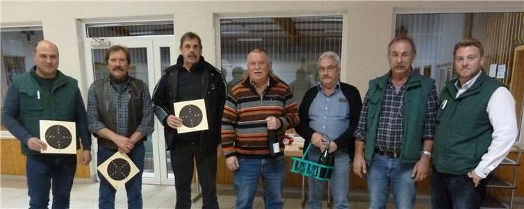 Sieger beim Jubiläumsschießen 40 Jahre GK (v.li.n.re.) Christoph Nolden, Hans Krechel, Horst Krautkrämer, Bernd Hinkel, Dietmar Meyer, Roland Müller und stv. Brudermeister Maik Wienpahl.