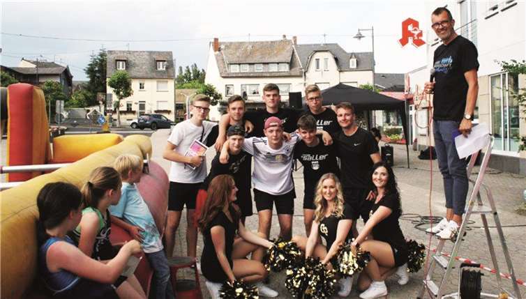 Sieger beim Menschen-Kicker-Turnier war die Radler Gang.