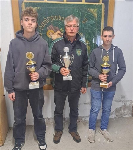 Sieger der Vereinsmeisterschaften in Luxem (v.l.n.r.) Matthis Schneider, Franz Gundert, Leo Engels.  Foto: Matthias Steffens