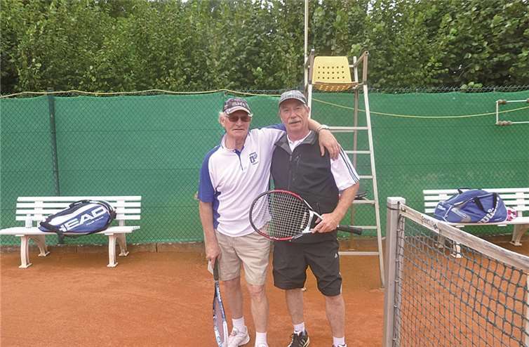 Sieger im Herren-Enzel und Herren-Doppel. privat