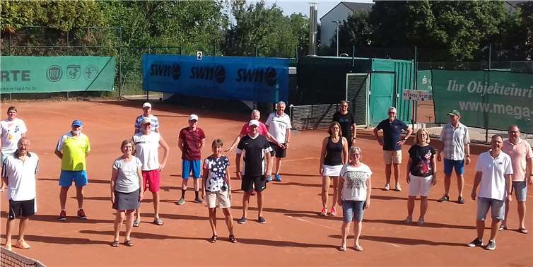 Sieger und Organisatoren (in Abstandshaltung). Foto Katharina Krebs: