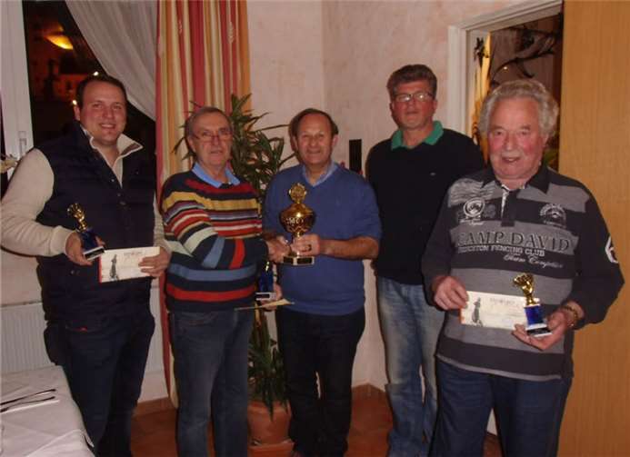 Sieger und Platzierte des Skatturniers.privat