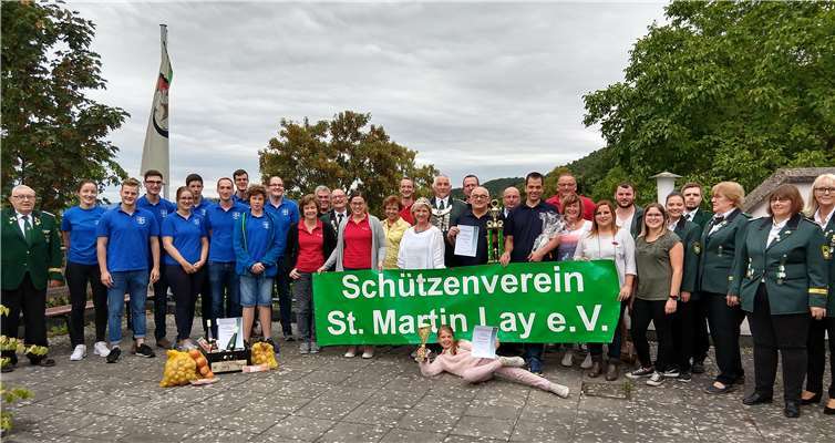 Sieger und Teilnehmer der Dorfmeisterschaft sowie des Bürger- & Königsschießens. Privat
