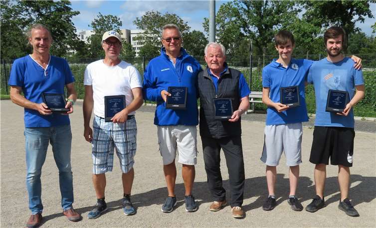 Siegerbild v.l.: 2. Platz: Uwe Schüffelchen und René Bernhardt, 1. Platz: Wolfgang Preiß und Dieter Burdak, 3. Platz: Yanik Bernhardt und Cédric Bernhardt.