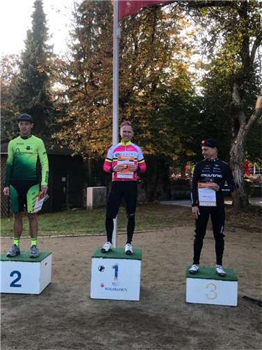 Siegerehrung: 1. Platz Erik Hühnlein, 2. Platz Christian Feistel und 3. Platz Sascha Lieb.Fotos: privat