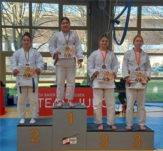 Siegerehrung: 2.vli Salima Günther.  Foto: Y.Bouchibane