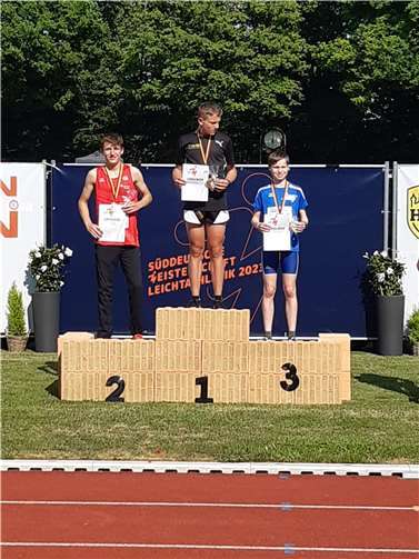 Siegerehrung 800m M14, Philipp Veit (li.).