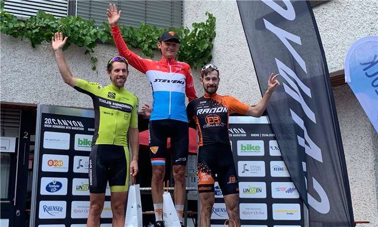 Siegerehrung 80KM (Senioren1): Sören Nissen (mitte), Juul van Loon (links), Sebastian Geimecke (rechts). Fotos: privat