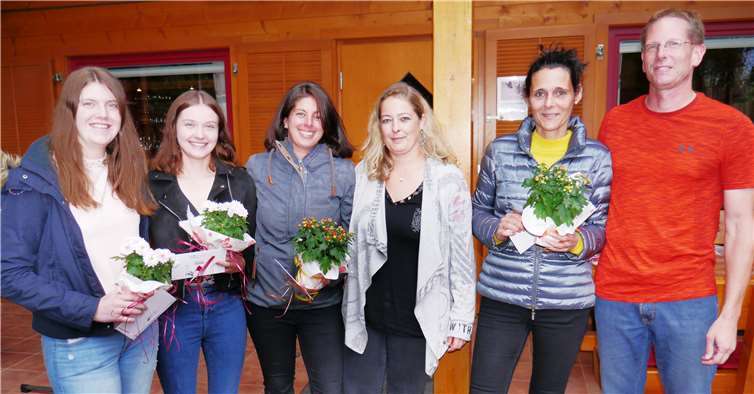 Siegerehrung Damen-Doppel mit der 1. Vorsitzenden Michaela Schür (3.v.r.) und Sportwart Florian Kluth. Fotos: TC Steimel/Dietrich Rockenfeller