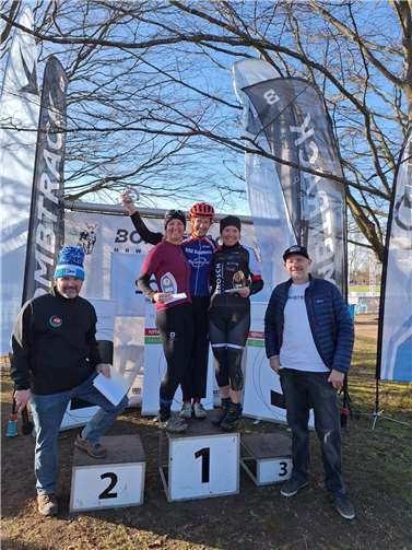 Siegerehrung Gesamtwertung Simone Neher (1. Pl. Bonnekessel, Daniela, 2. Pl. Neher, Simone, 3. Pl. Weiß, Elke. Fotos: privat