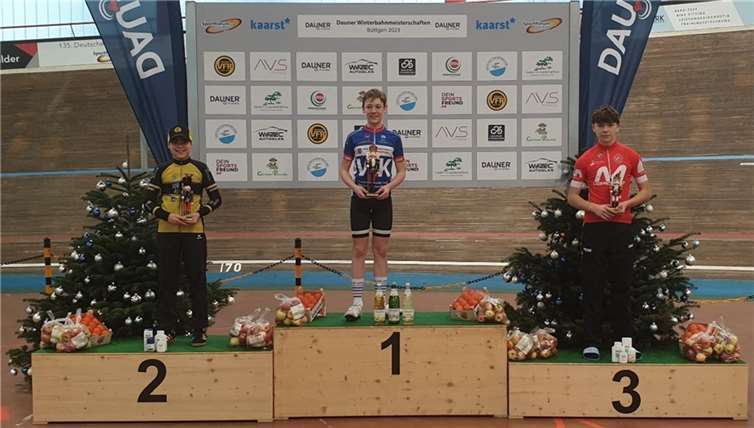 Siegerehrung – Gesamtwertung U15, Platz 1 Jasper Carls (HSG Uni Greifswald, Platz 2 Kilian Schmitz (VfR Büttgen, Platz 3 Valentino Zandegiacomo de Lugan (RSC Rheinbach).  Foto: RSC Rheinbach