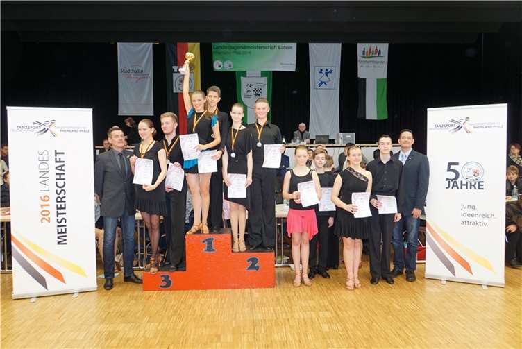 Siegerehrung Jugend Latein - Landesmeister Rick-Bennet und Sherry-Lee Käthler.