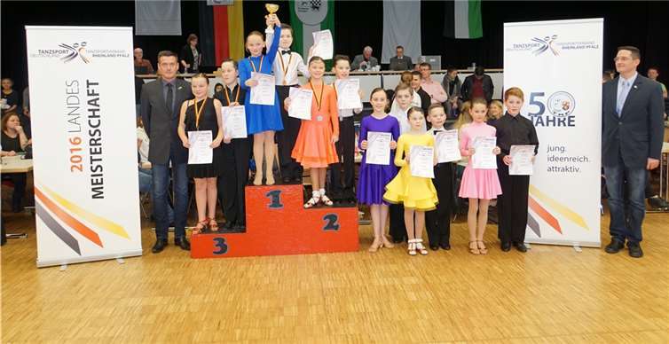 Siegerehrung Junioren D Latein - 3fache Landesmeister Ilja Shayevych und Alexandra Nikulina. Fotos: C. Reichenbach/TRP