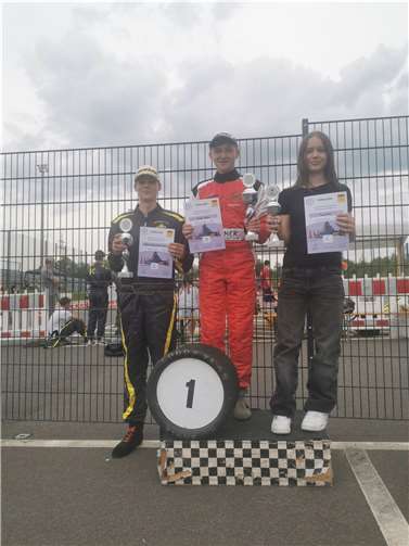 Siegerehrung K4: Florian Rauhe im roten „Devils Dine“