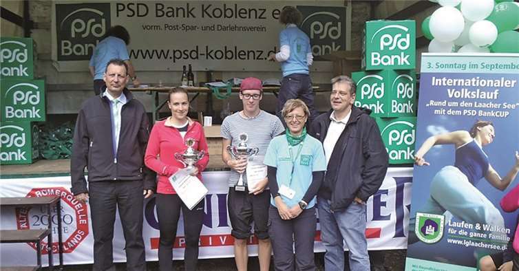 Siegerehrung PSD Bank Cup. Von links: Herr Jost, PSD Bank Koblenz, Vanessa Fischer Julien Jeandree.Privat