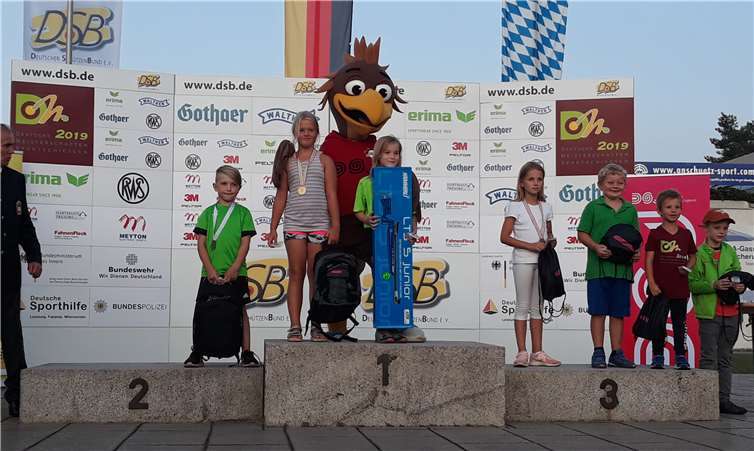 Siegerehrung U7 mit Tim Ippendorf als Deutscher Vizemeister (links).Copyright: St. Seb. Niederbachem