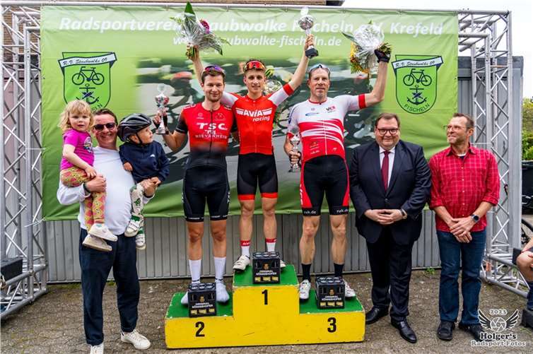 Siegerehrung bei „Rund in Fischeln“ 2023.