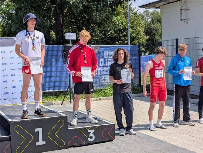 Siegerehrung der 400m: Hendrik Bibow (3.v.li.). Foto: SSC