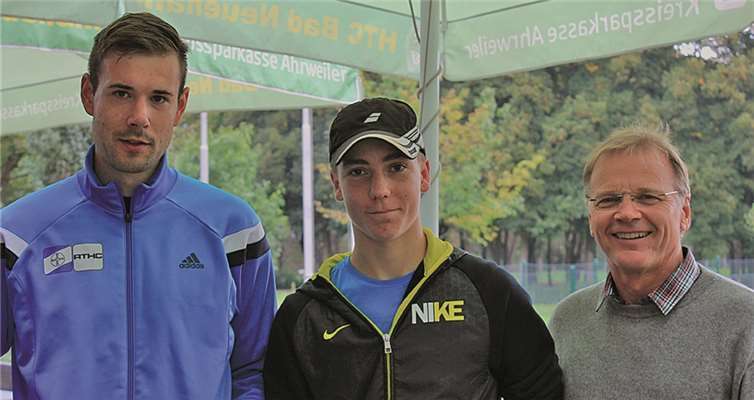 Siegerehrung der Herren LK 1-10, links Tobias Weiser, Mitte Florian Broska, rechts Karl-Horst Gödtel. privat