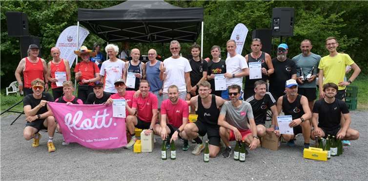 Siegerehrung der männlichen Teams des Ahrtal-TEAM-Cups.  Foto: Jojo Laubner