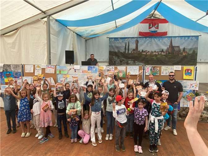 Siegerehrung des Malwettbewerbs.