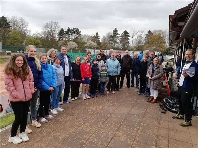 Siegerehrung durch Turnierleitung: v.r. Heiko Perkuhn und Christine König. Quellen: TC Rheinbach