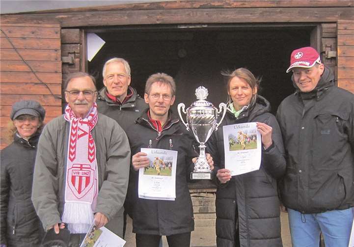 Siegerehrung durch den TuS Erpel.privat