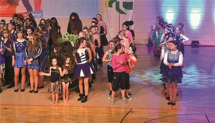 Siegerehrung “falling Angels” 2. Reihe von rechts.