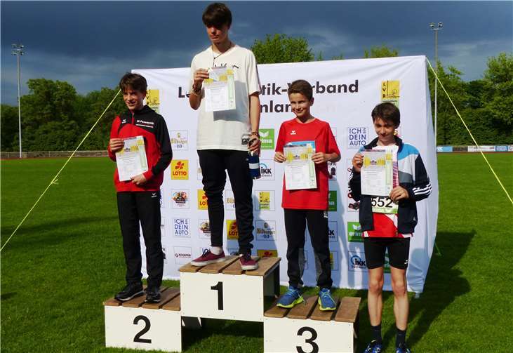 Siegerehrung im 5-Kampf mit Lennart Mohr(1. v.l.) und Tim Fuhrmann (4.v.lks.). Foto: TV cochem