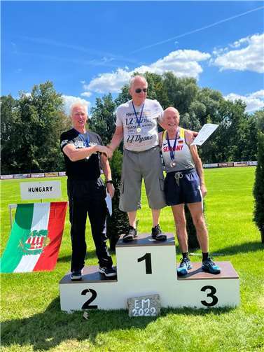 Siegerehrung im Kugelwurf-3-Kampf; Werner Fettke, Wolfgang Geyer und Wolfgang Kownatka Foto: privat