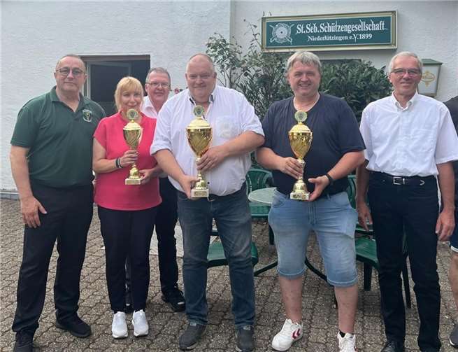 Siegerehrung in Niederlützingen.  Foto: privat