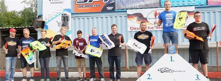 Siegerehrung in der Klasse 2 mit dem neuen Deutschen Meister Robbin Hertong.Copyright: Nitro-West