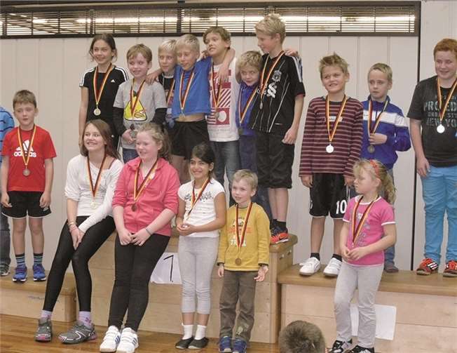 Siegerehrung mit Cemre beim Spielfest in Mülheim-Kärlich.