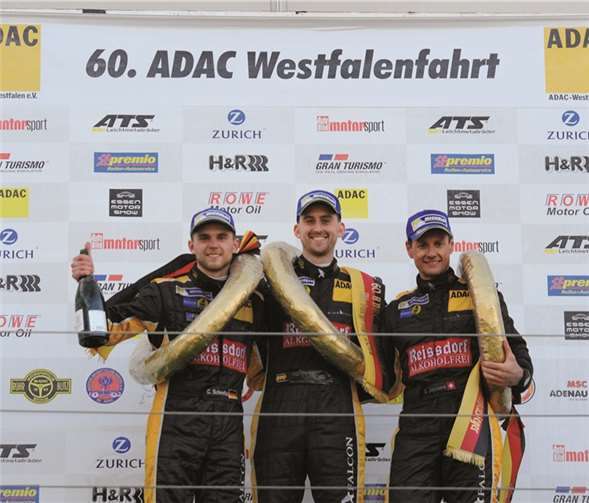 Siegerehrung (v.l. Christian Schmitz, Manuel Metzger, Ivan Jacoma).privat