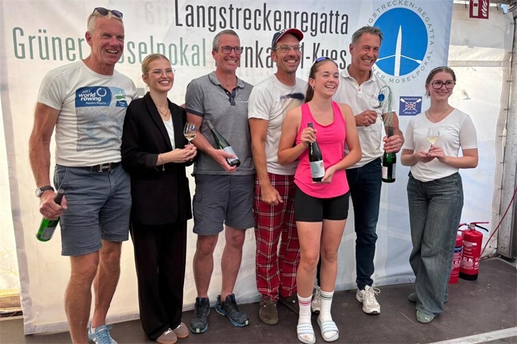Siegerehrung v.l. St.Heyde, Weinprinzessin Cora, Carsten Anspach,Lars Komorowski,Johanna Gerlach,Dirk Zimmer, Weinprinzessin Mia