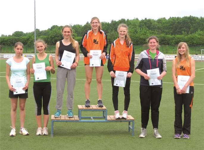 Siegerehrung wU16: Orange (Meckenheim) meets Green (Rheinbach) mit Siegerin Lea Ludwig aus Meckenheim sowie Annika Böttger (Vierte), Franzisca Esser (Fünfte) und Lisa Katter (Siebte) aus Rheinbach.privat