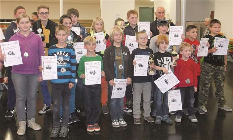 Siegerfoto: Moritz Fink, Joanis Seng, Marco Biegel, Alexander Seng (vordere Reihe von rechts). privat