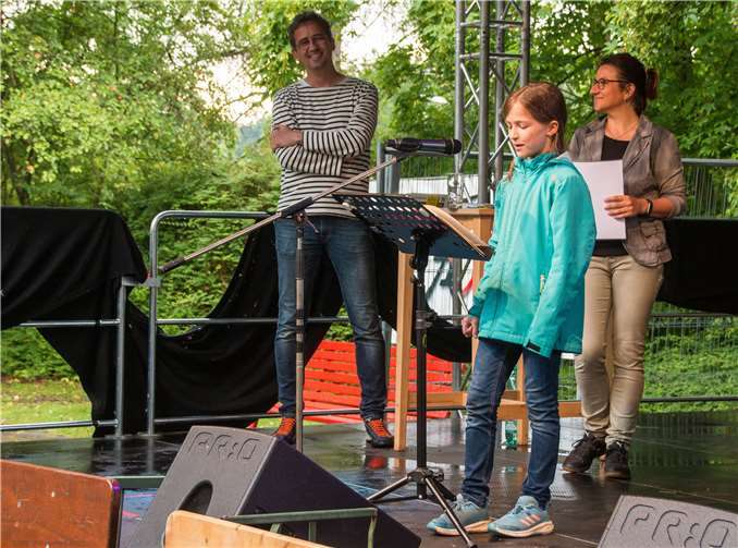 Siegerin Jule Winkler liest aus Adele und der beste Sommer der Welt.