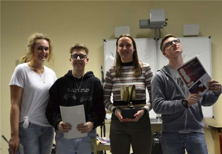 Siegerin Samira Christmann (mit Pokal) und ihre Mitstreiter.Foto: privat