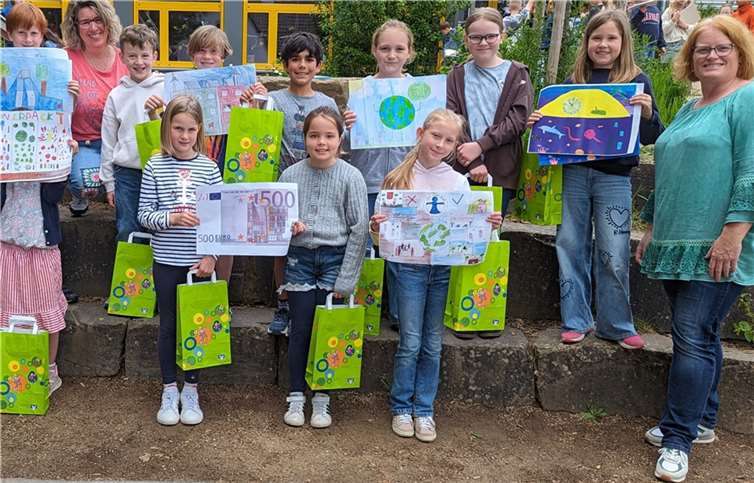 Siegerkinder Pech: Benno 2b, Lea 2b, Conrad 2b, Gloria Philine 2d, Gero 1b, Maxi 2b, Annemarie 4b, Eva 3b, Ariola 4b, Adam 3b, Caydence 3b, Franka Maria 4b. Fotos: privat