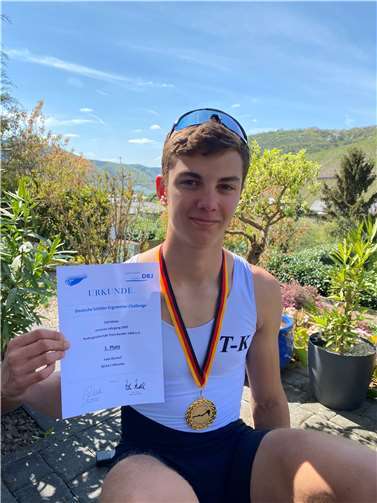 Siegermedaille und Urkunde für Felix Bischof.  Foto: privat