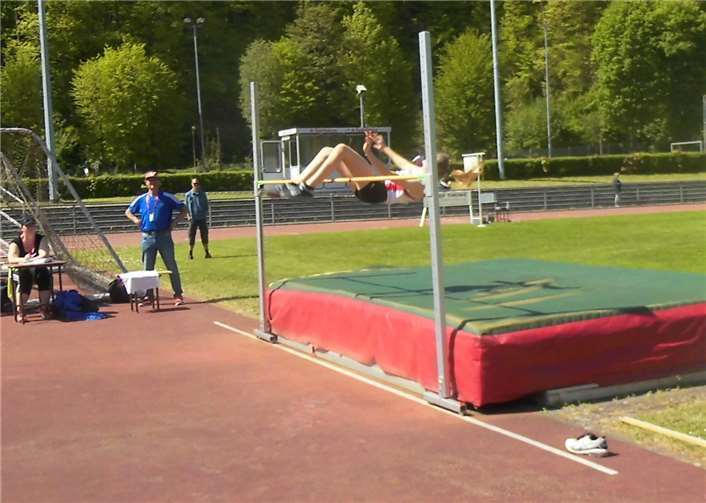 Siegessprung von Josefine Feiden bei den Bezirksmeisterschaften in Mayen.privat