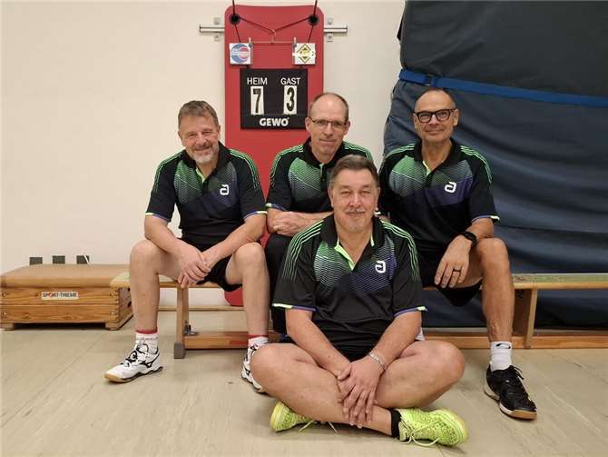 Saisonstart in den Tischtennis- Freizeitklassen, eine bunte Mischung Siegreiche 2. Mannschaft (v.l.: Kracht, Geider, Reuter, Ehrmann). Foto: privat