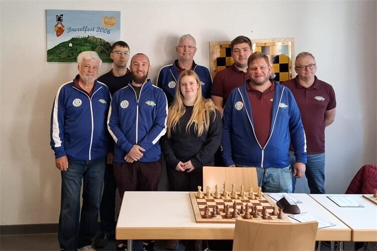Siegreiche Talentschmiede (v.l.n.r.): Jürgen Kaster, Luca Häusler, Tobias Naumann, Thorsten Kammer, Elisa Naumann, Julian Köhler, Christian Wolf und Helmut Bürger