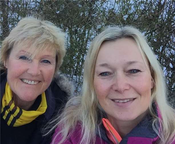 Sigrid Meuer und Claudia Heitz gewannen jeweils ihre Altersklasse beim 1. Winterzauberlauf in Mayen