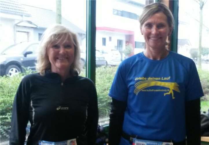 Sigrid Meuer und Nicole Fergen vertraten den Lauftreff SV Weitersburg in Urmitz erfolgreich.privat