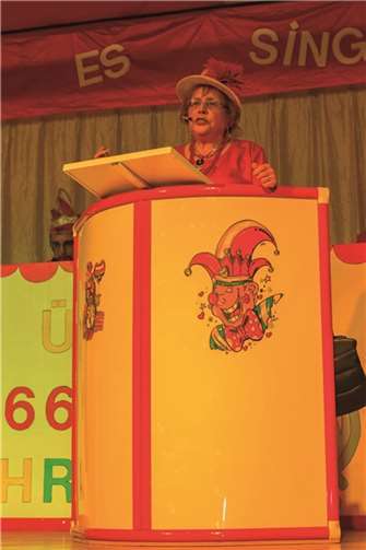 Sigrid Wendt in der Bütt.